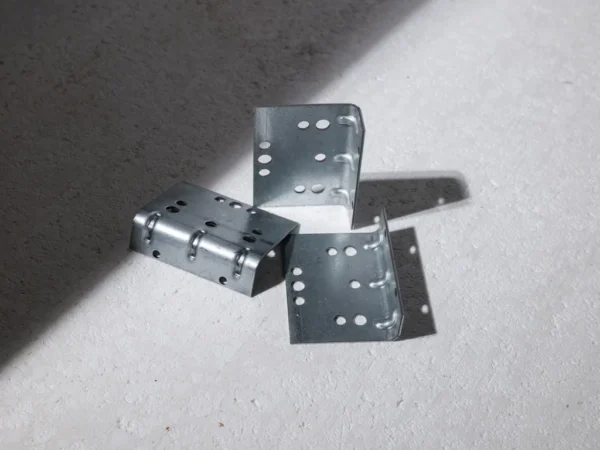 Reinforcing bracket small metal